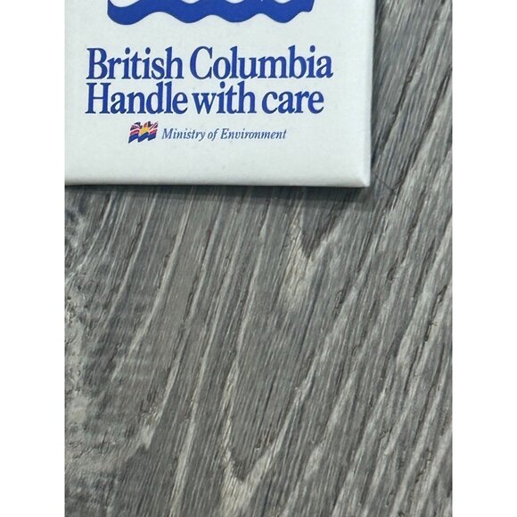 Vintage British Columbia Handle with care Ministry of Environment Pinback Lebel - Picture 3 of 9